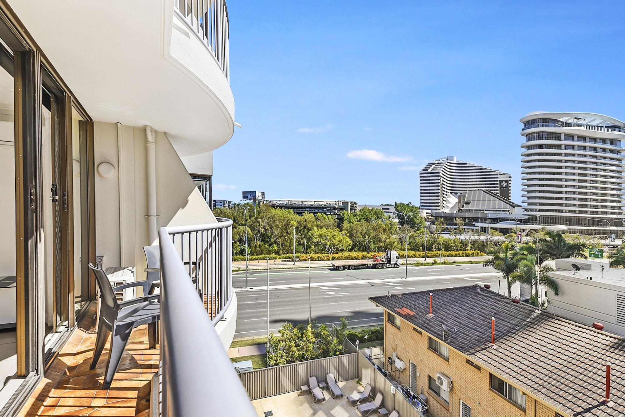 Broadbeach Travel Inn Apartments Гоулд Коуст Екстериор снимка