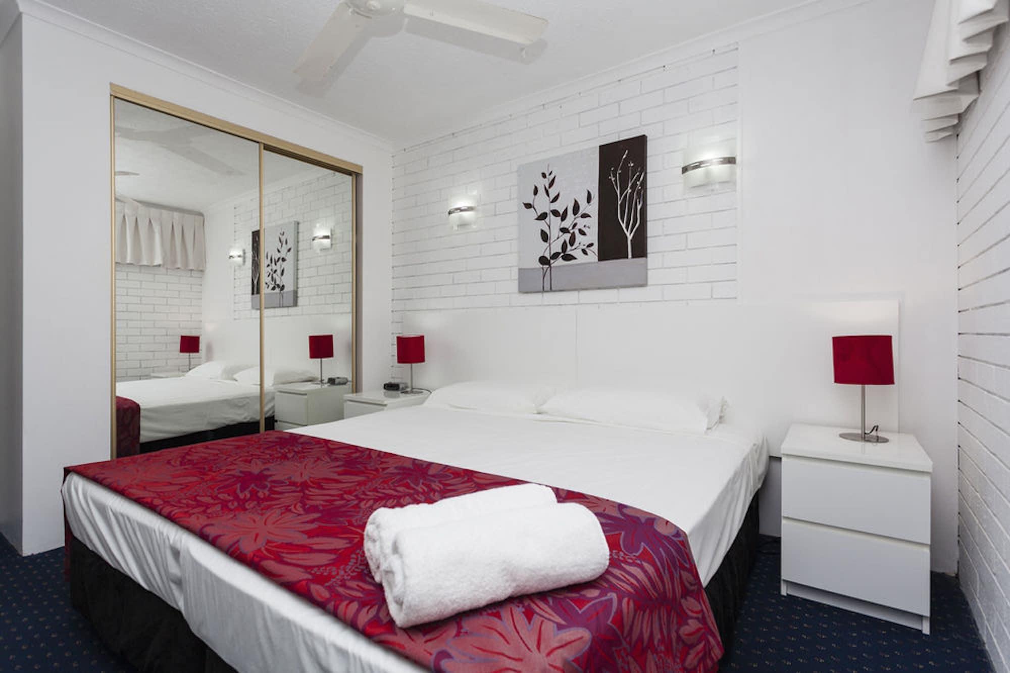 Broadbeach Travel Inn Apartments Гоулд Коуст Екстериор снимка