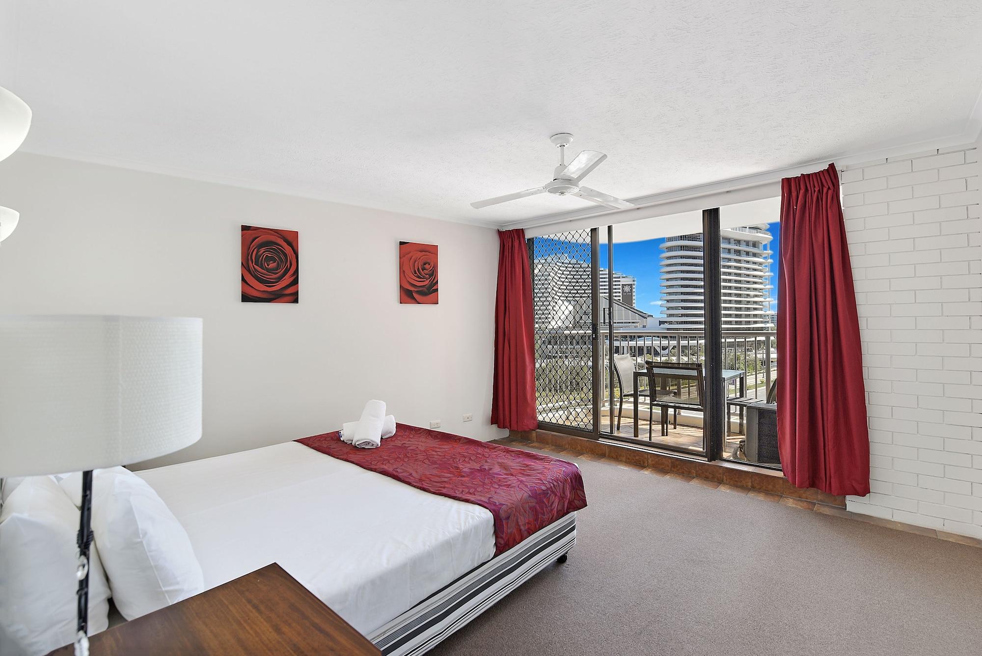 Broadbeach Travel Inn Apartments Гоулд Коуст Екстериор снимка
