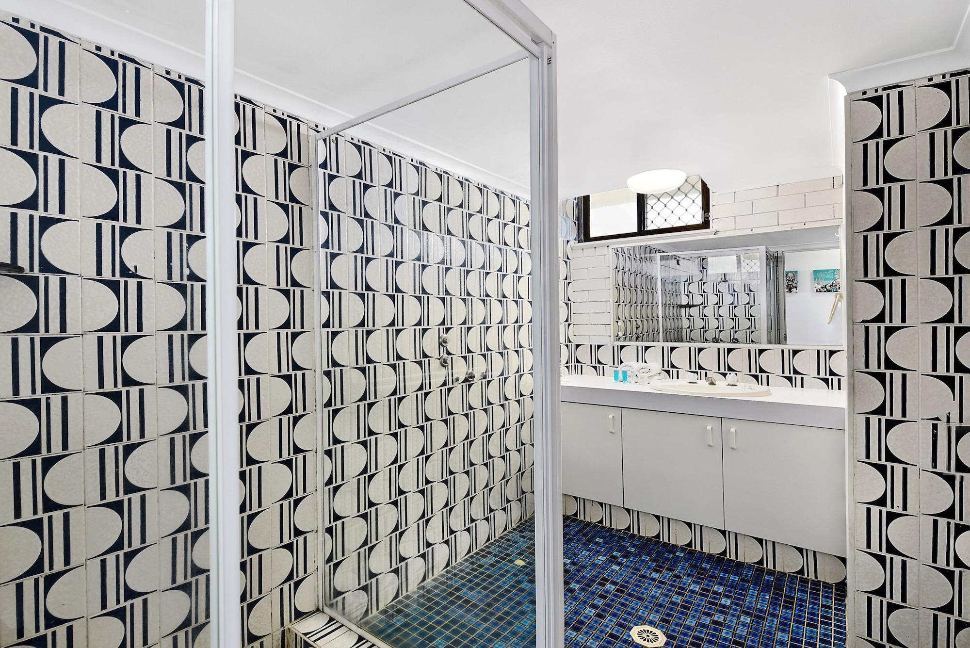 Broadbeach Travel Inn Apartments Гоулд Коуст Екстериор снимка