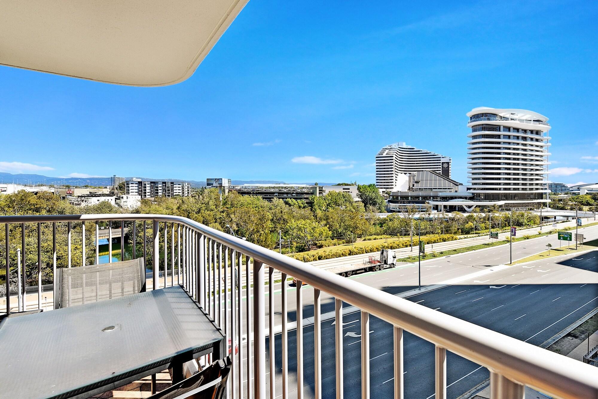 Broadbeach Travel Inn Apartments Гоулд Коуст Екстериор снимка