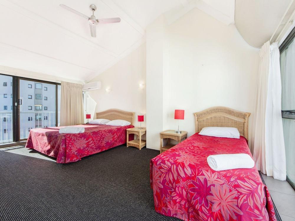 Broadbeach Travel Inn Apartments Гоулд Коуст Екстериор снимка