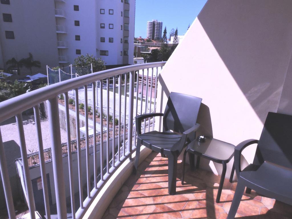 Broadbeach Travel Inn Apartments Гоулд Коуст Екстериор снимка