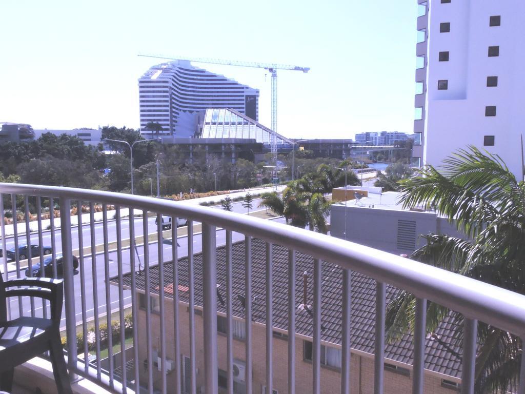 Broadbeach Travel Inn Apartments Гоулд Коуст Екстериор снимка