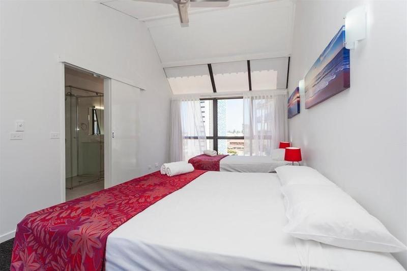 Broadbeach Travel Inn Apartments Гоулд Коуст Екстериор снимка