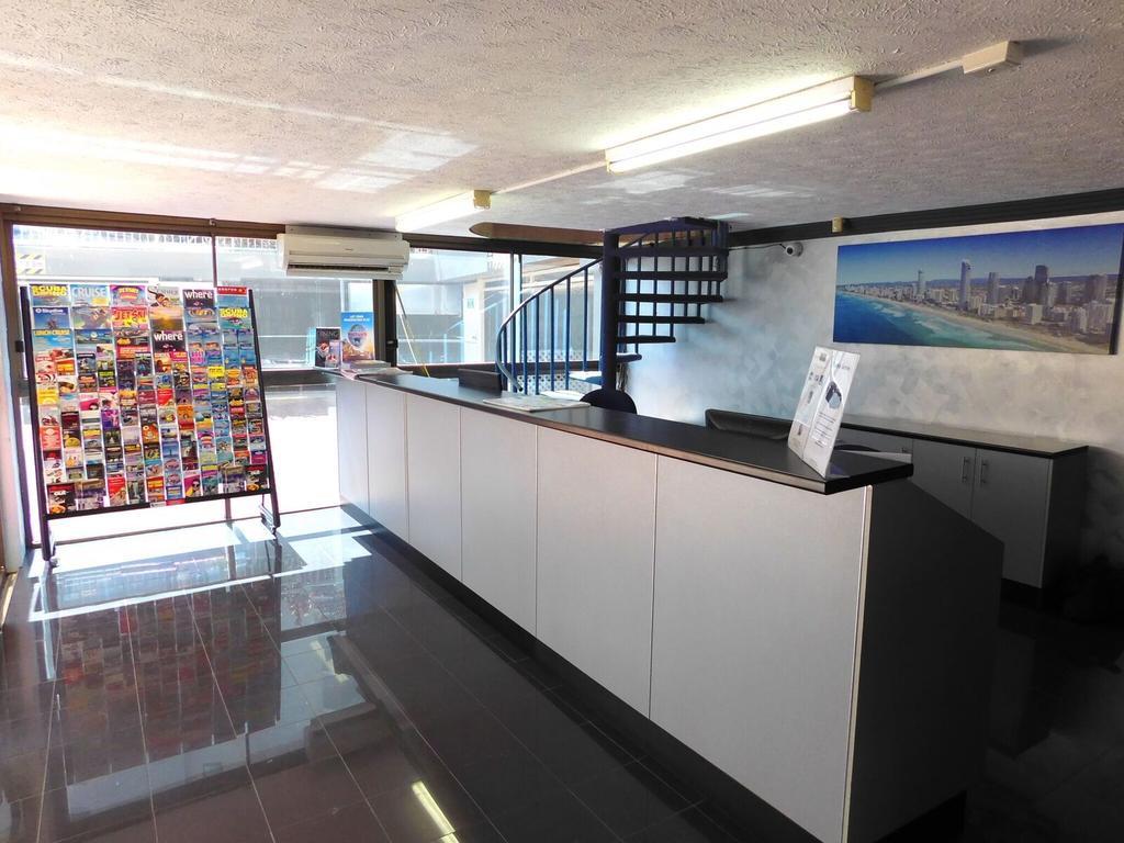 Broadbeach Travel Inn Apartments Гоулд Коуст Екстериор снимка