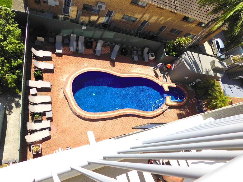 Broadbeach Travel Inn Apartments Гоулд Коуст Екстериор снимка